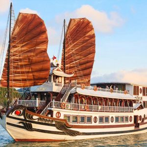 Du thuyền Royal Palace Cruise