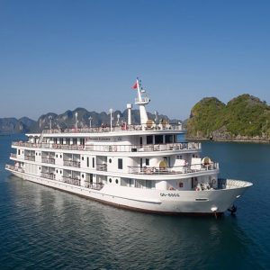 Tàu riêng thăm vịnh Hạ Long