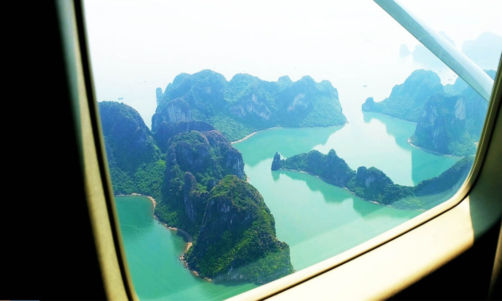 Tour thủy phi cơ thăm vịnh Hạ Long