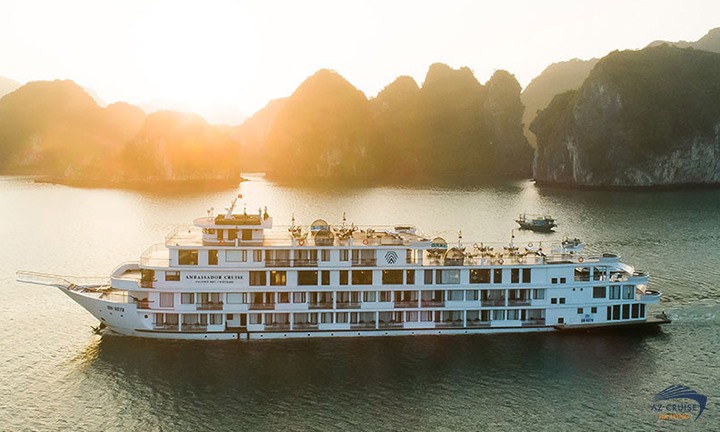 Du thuyền thăm vịnh Hạ Long Ambassador