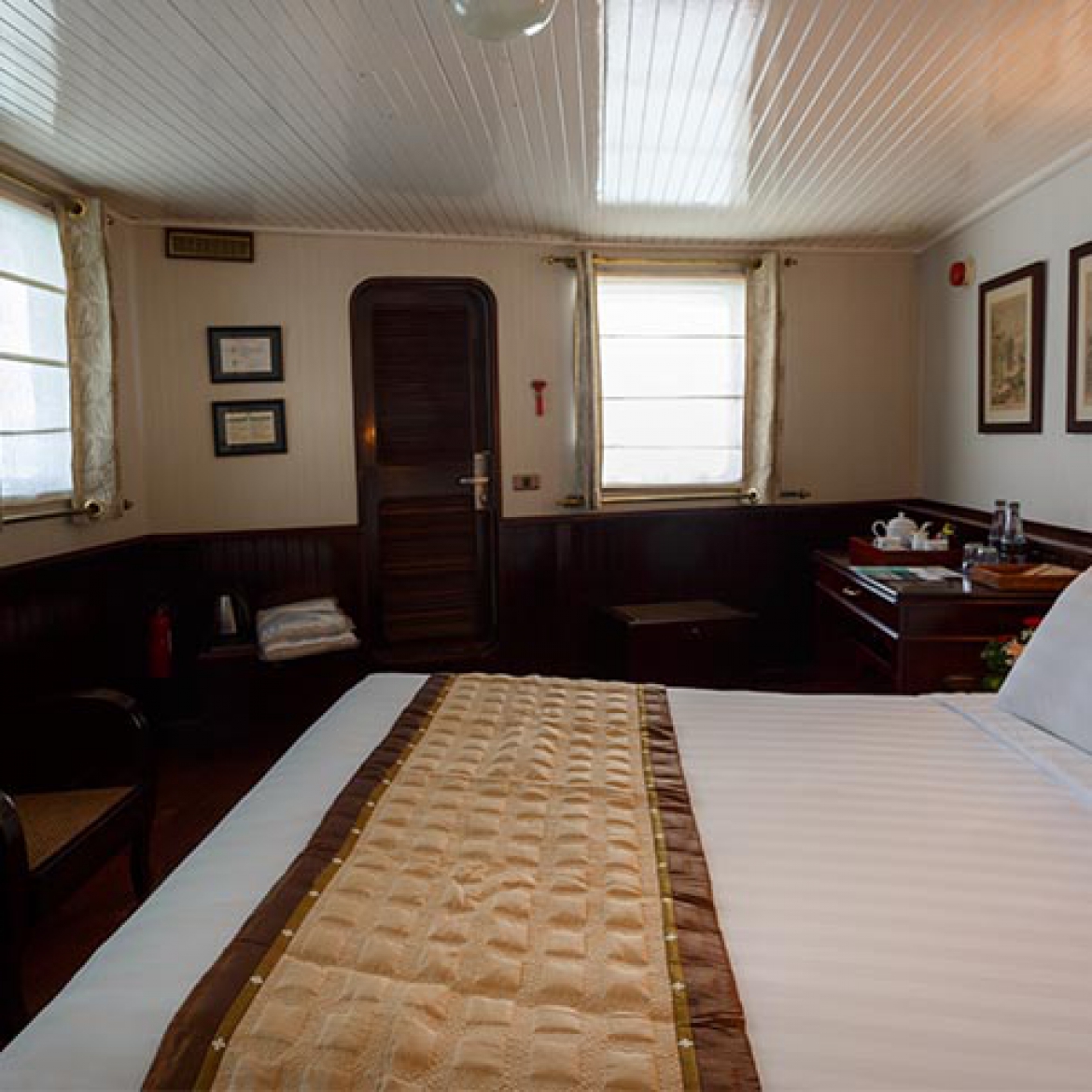 Du thuyền Emeraude Hạ Long - Phòng Superior