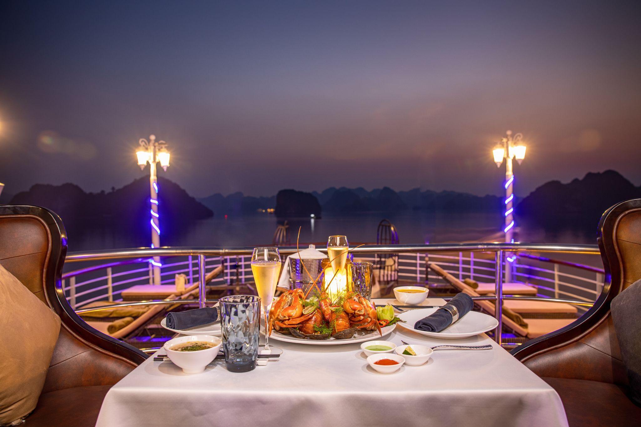 Review hành trình du thuyền Paradise Hạ Long