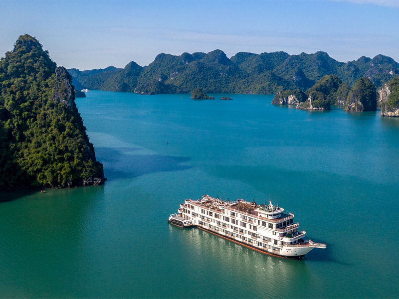 Du thuyền Ambassador Cruise Hạ Long