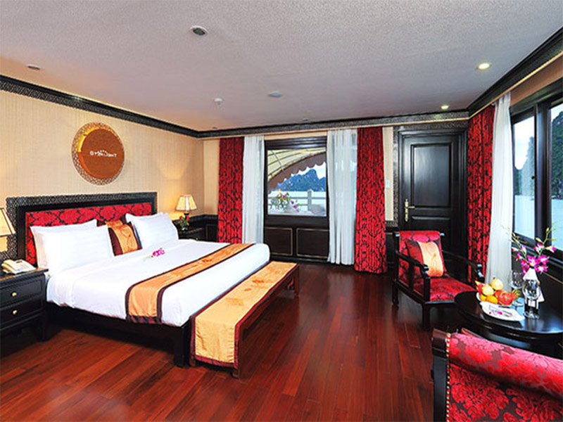 Không gian phòng sang trọng trên du thuyền Starlight Hạ Long