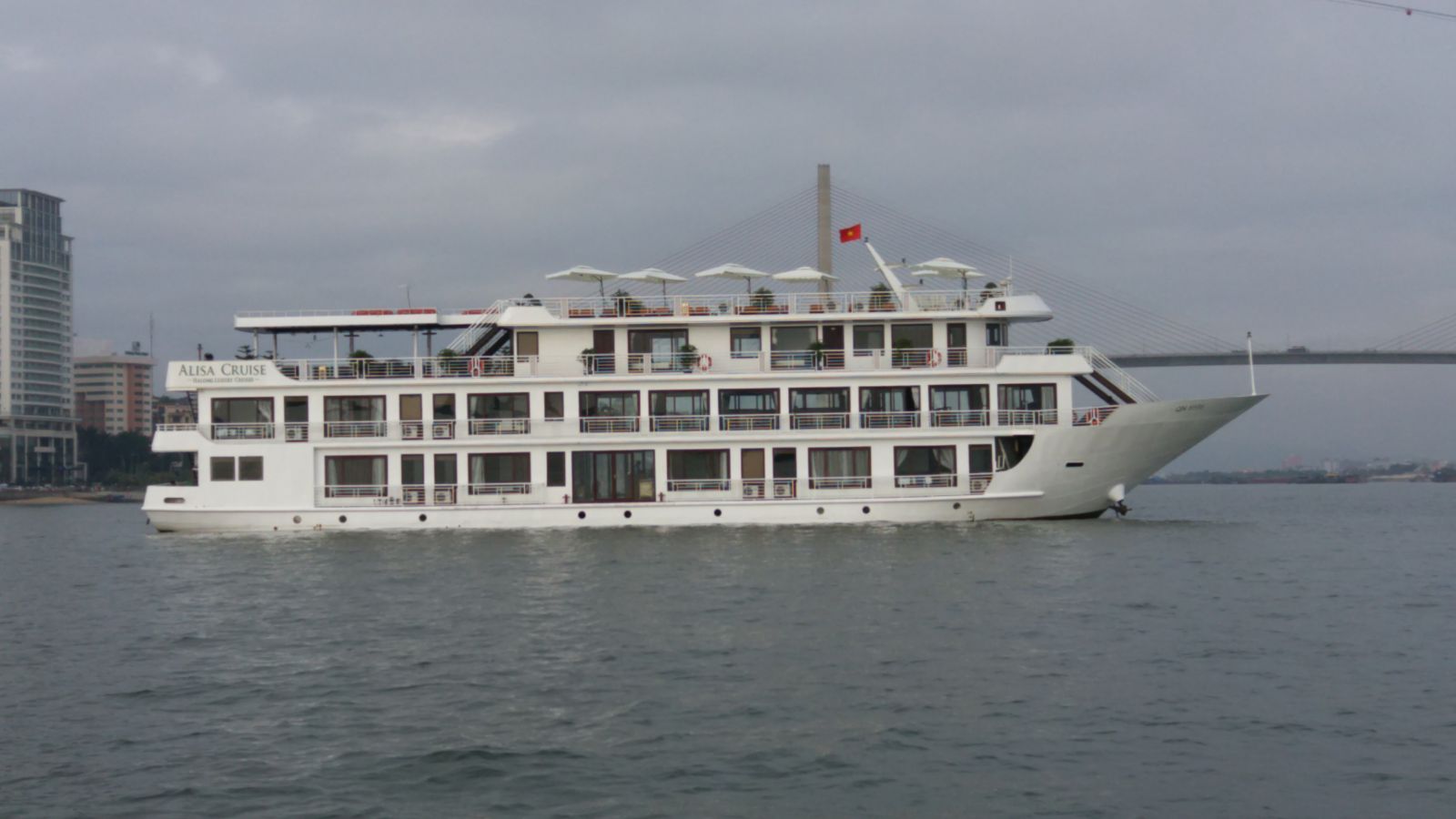 Hành trình du thuyền Alisa Hạ Long 2 ngày 1 đêm