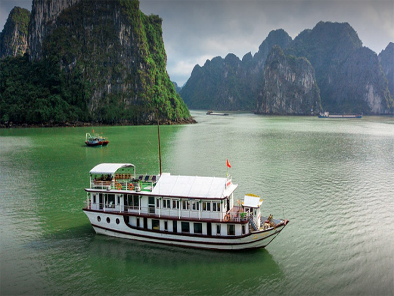 Du thuyền Cozy Bay