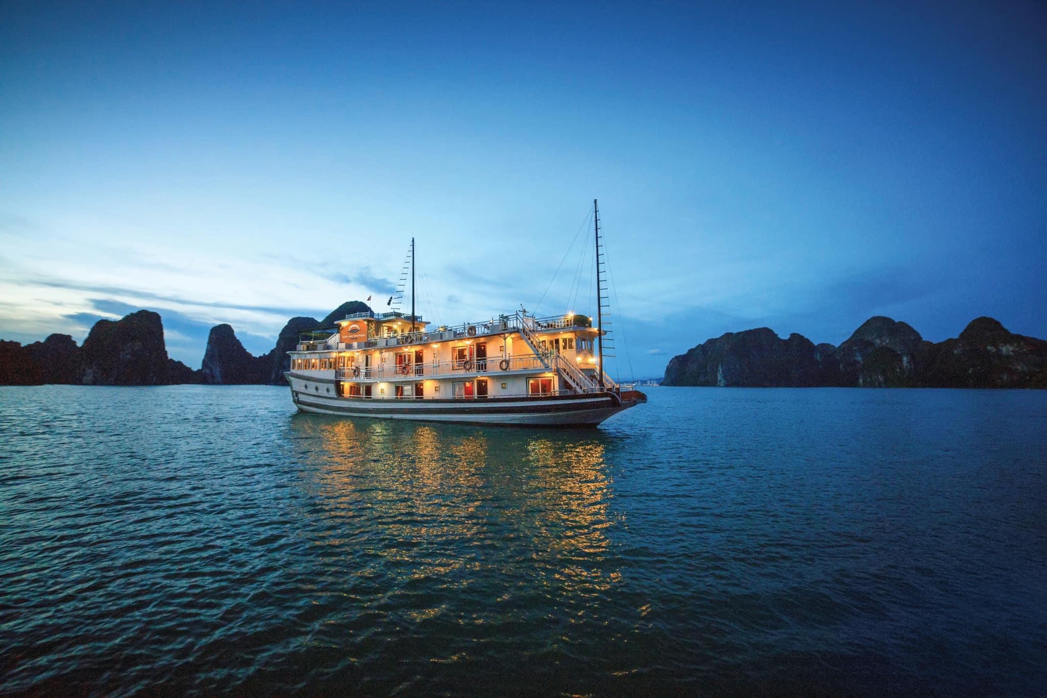 Chọn loại du thuyền ngủ đêm Hạ Long