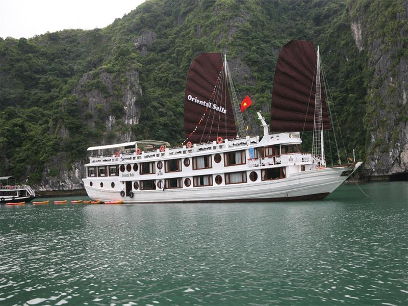 Du thuyền Oriental Sails Hạ Long