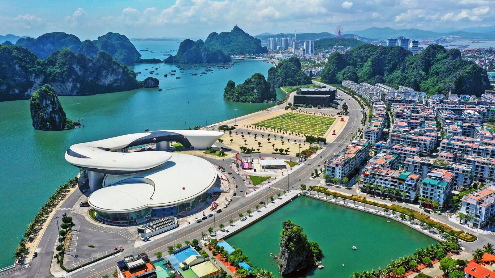 Tại Quảng trường 30/10, phường Hồng Hải