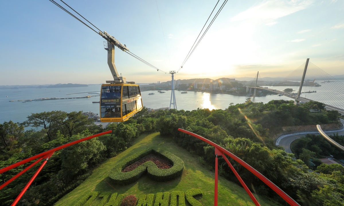 Cáp treo Nữ hoàng, Khu đồi huyền bí