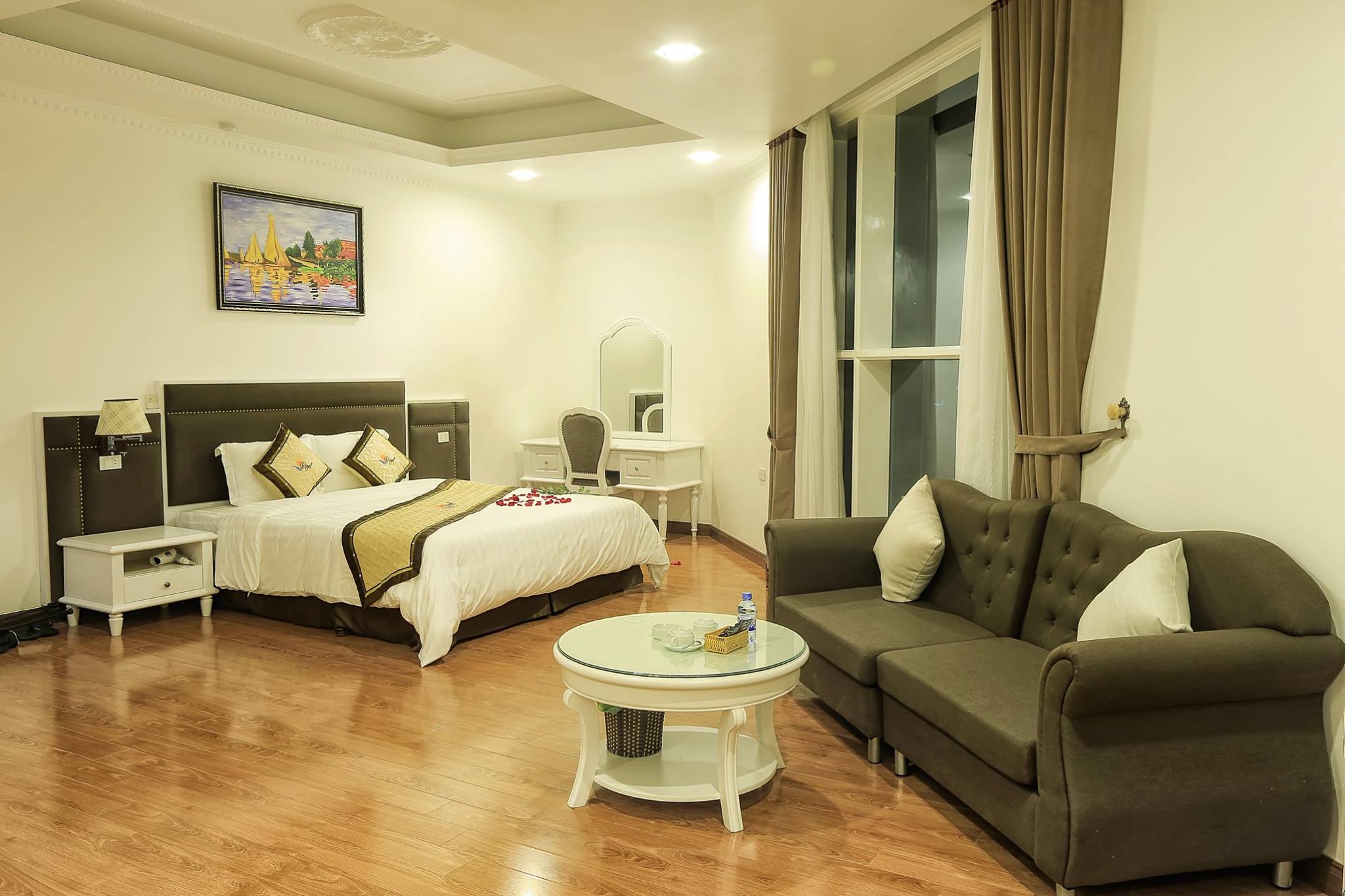 Khách sạn Hòn Gai Royal - Phòng Suite