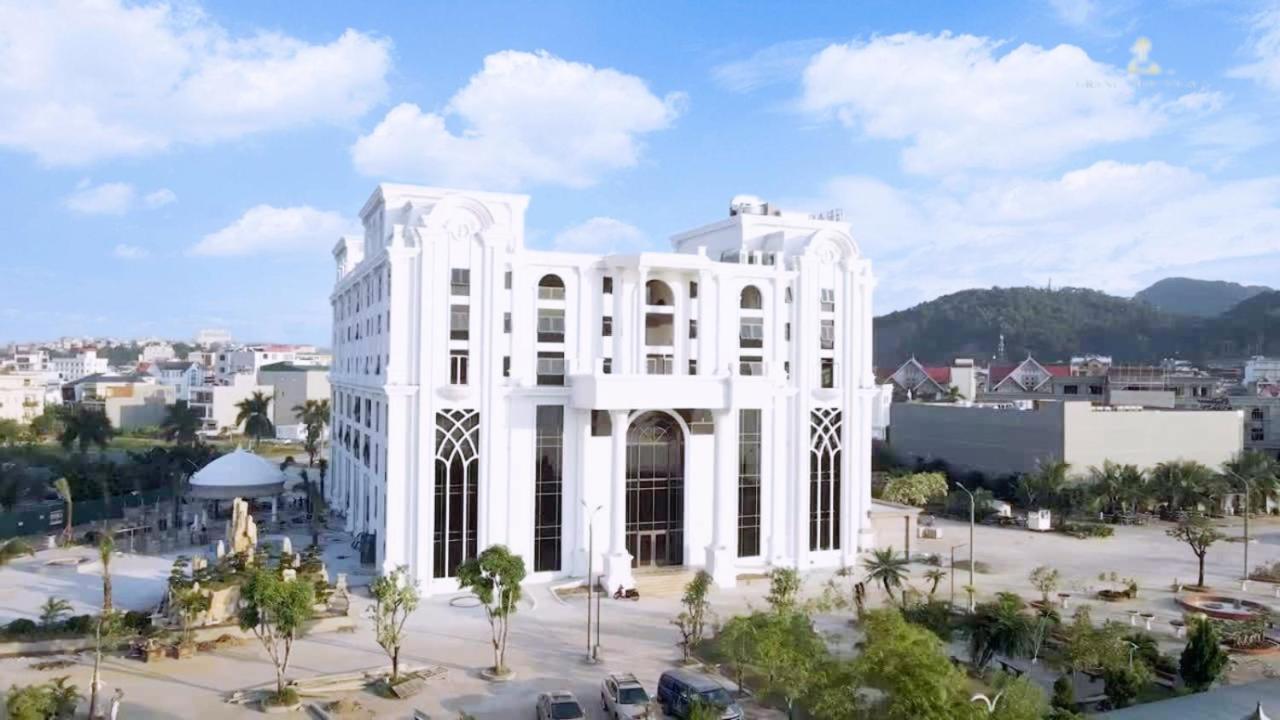 Khách sạn gần biển Hạ Long - Grand View Palace