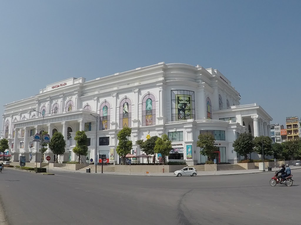 Vincom Plaza Hạ Long có sân trượt băng đầu tiên ở thành phố biển