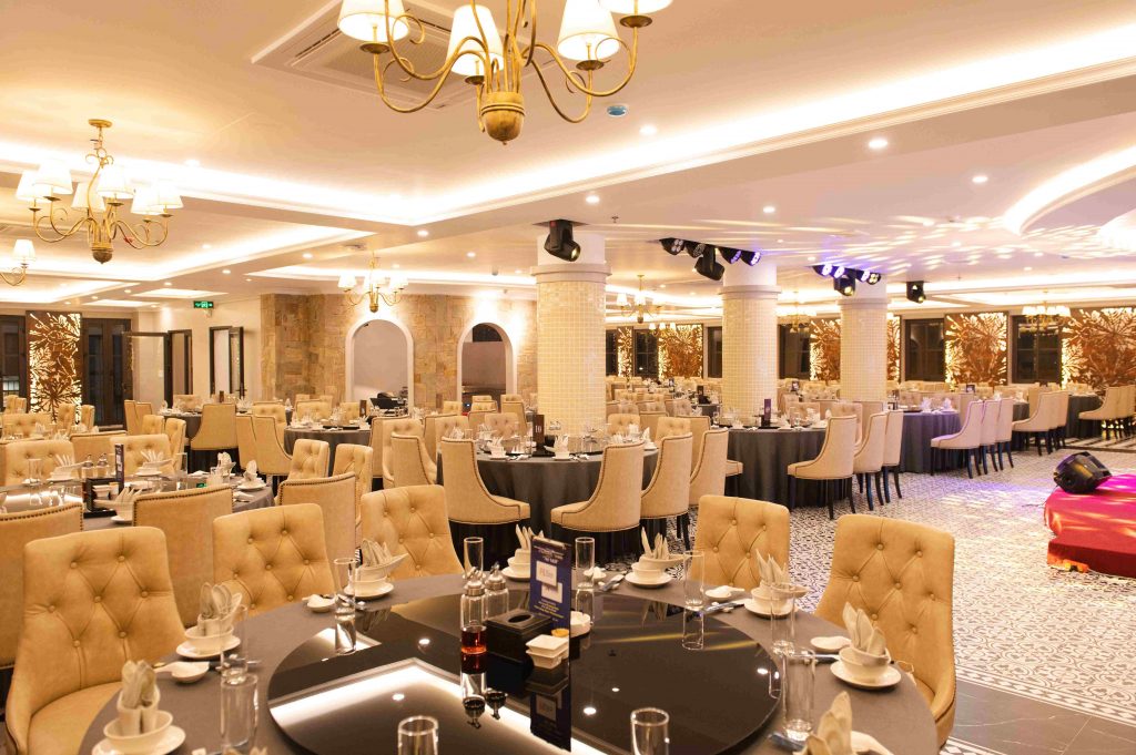 Món bò - heo - gà ở nhà hàng Phương Nam Hạ Long