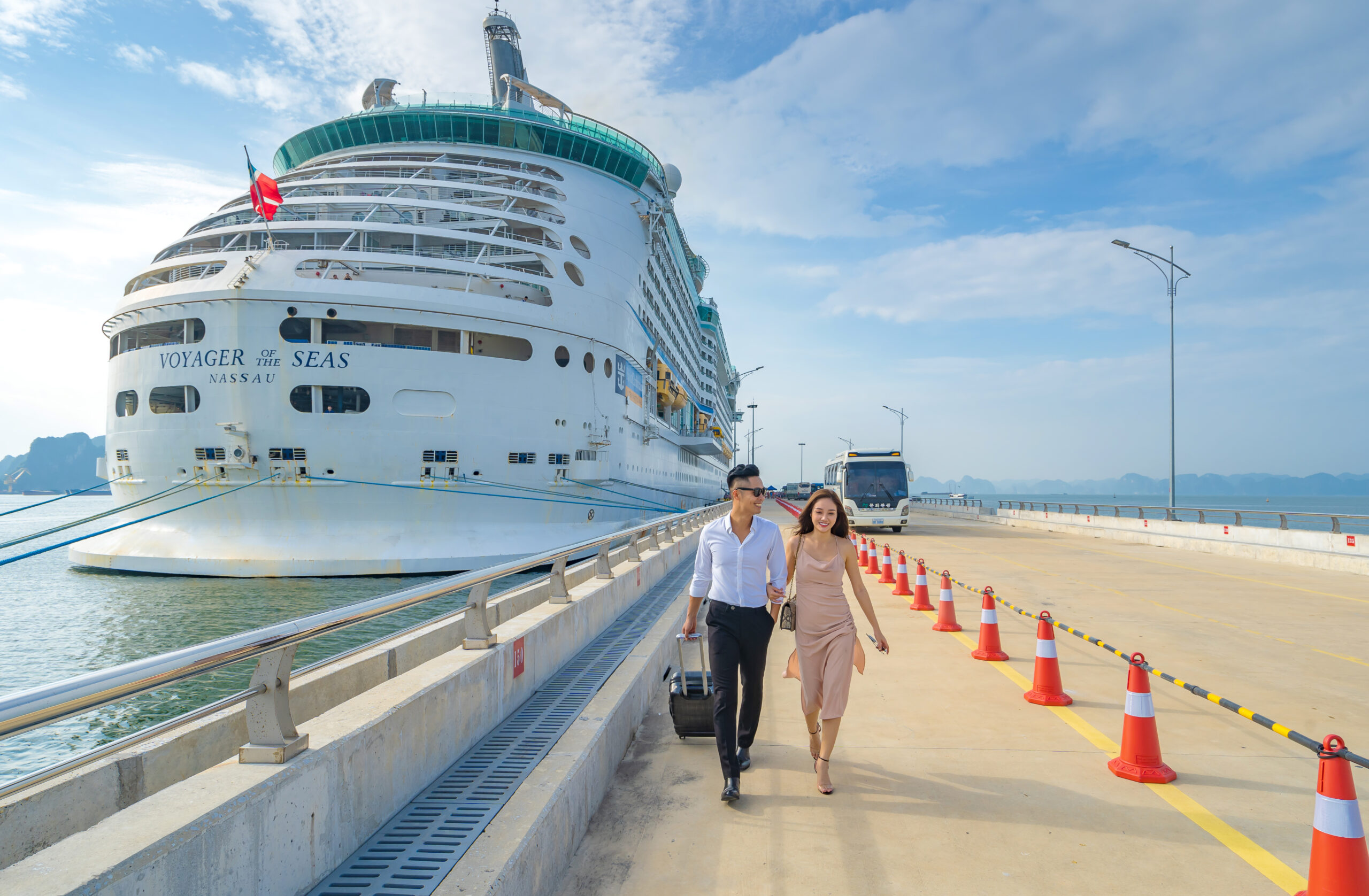 cảng tàu quốc tế hạ long