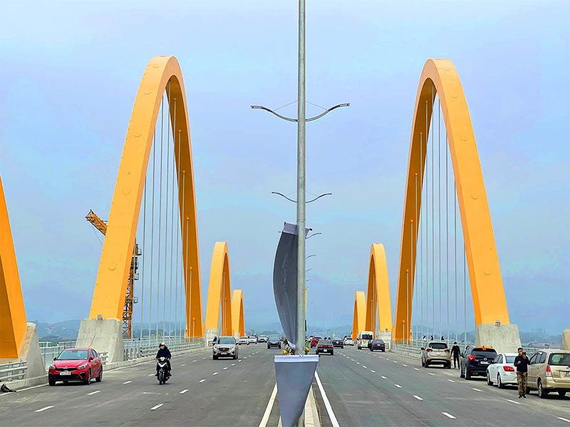 Cầu tình yêu Hạ Long