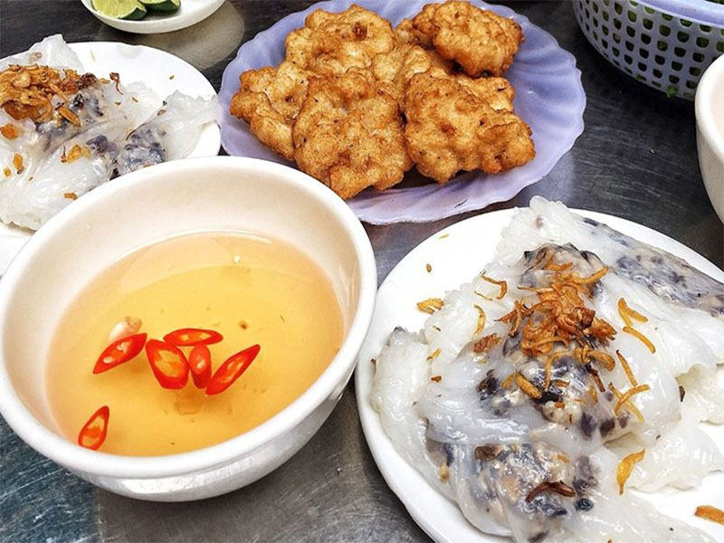 Quán bánh cuốn chả mực Gốc Bàng